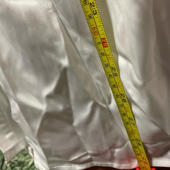 A satin blouse. - Picture 6 of 8